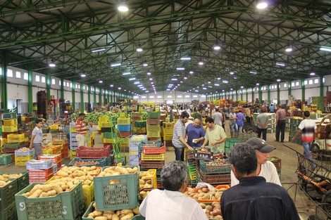 صورة لجنة وزارية: الأسواق في رمضان مزودة بشكل جيد مع تراجع في أسعار المواد الأساسية
