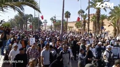 صورة بالفيديو: تارودانت.. مسيرة رجال و نساء التعليم في اتجاه عمالة الإقليم للدفاع عن حقهم