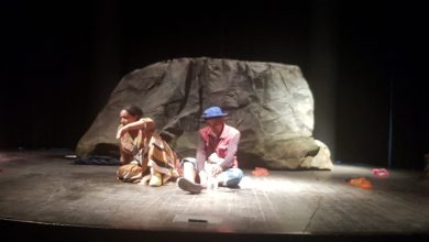 صورة مسرحية ” تازدايت ن  ييل دوزاغار” في جولة مسرحية في عدة مدن